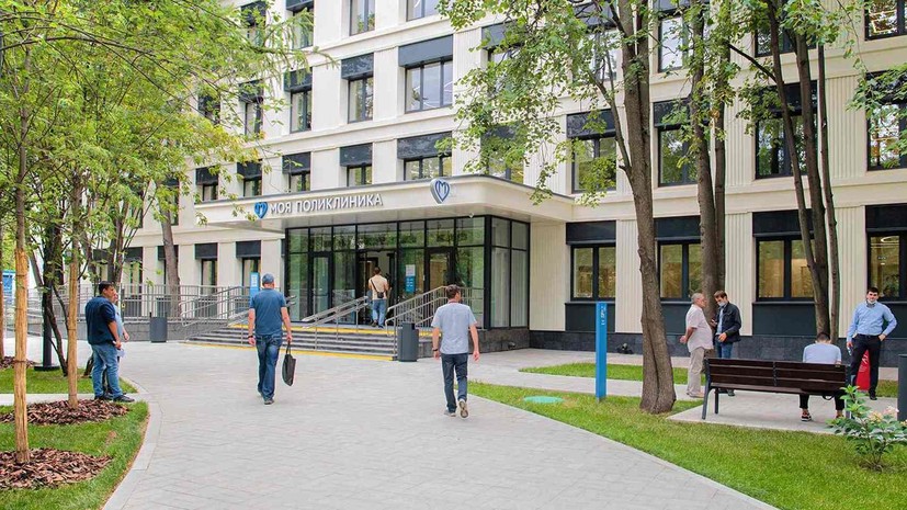 В Москве благоустроили территории у 23 поликлиник