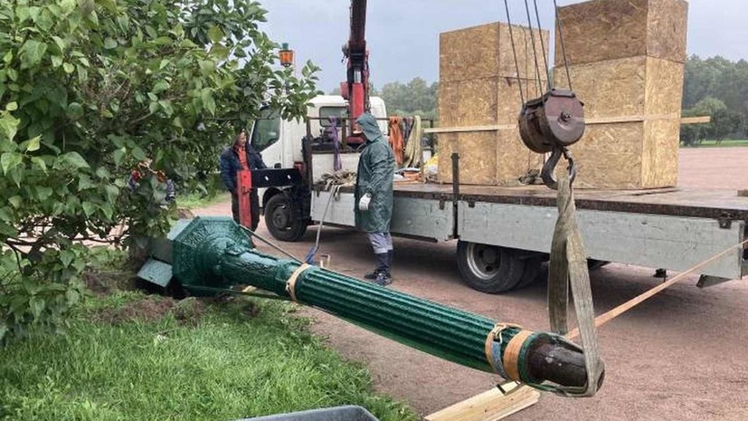 В Петербурге рассказали о ходе реставрации исторических фонарей Марсова поля