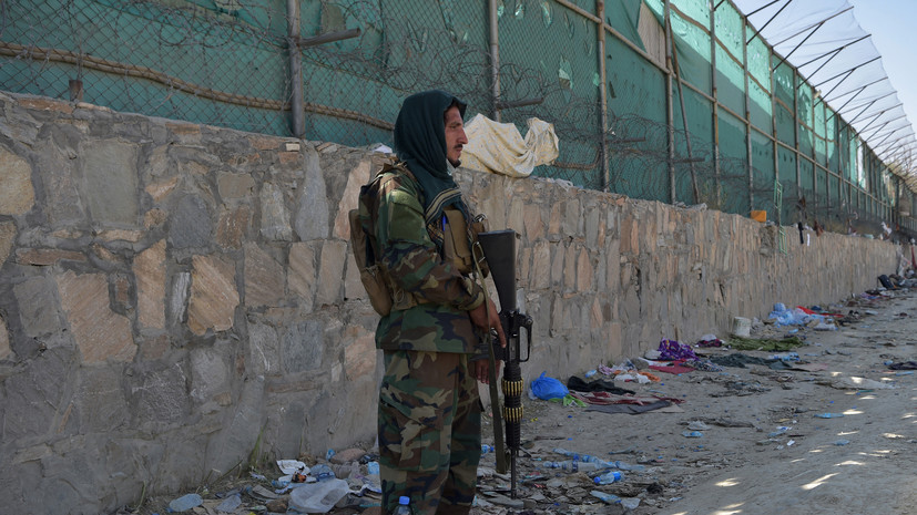 AFP: талибы взяли под контроль часть аэропорта Кабула