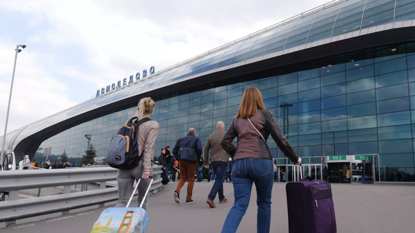 ТАСС: на борту самолёта рейса Москва — Геленджик не нашли опасных устройств