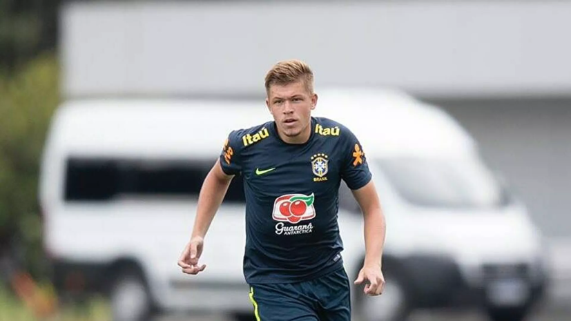 Защитник ЦСКА Фукс восстановится от травмы к концу сентября