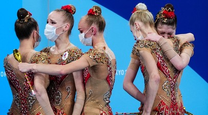 Сборная России по художественной гимнастике после соревнований в командном многоборье на Играх в Токио
