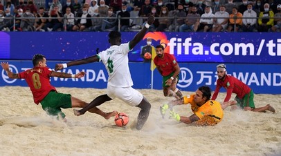 Матч между сборными Сенегала и Португалии на чемпионате мира по пляжному футболу
