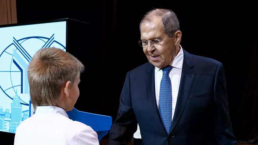Лавров встретился с победителем конкурса «Большая перемена»
