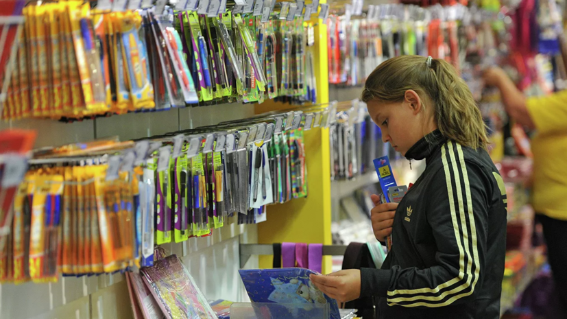 Аналитики «Тинькофф» исследовали траты школьников накануне 1 сентября