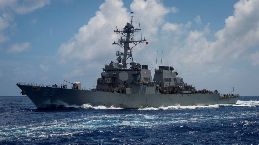 В Китае заявили о вторжении эсминца США в территориальные воды страны