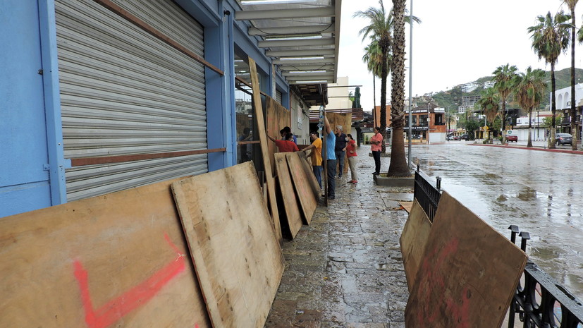 В одном из штатов Мексики объявлена тревога из-за урагана «Олаф»