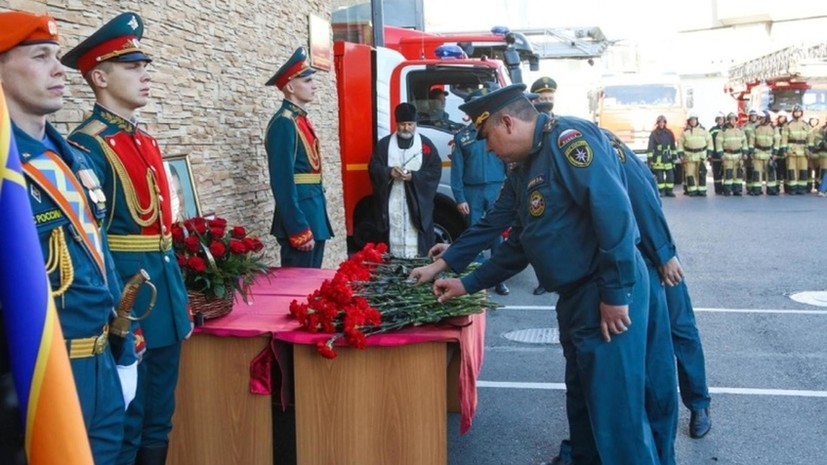 В Волгоградской области почтили память главы МЧС Зиничева