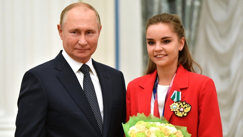 «Покажите, как выставляются оценки»: как Путин поддержал Дину Аверину во время встречи с олимпийцами