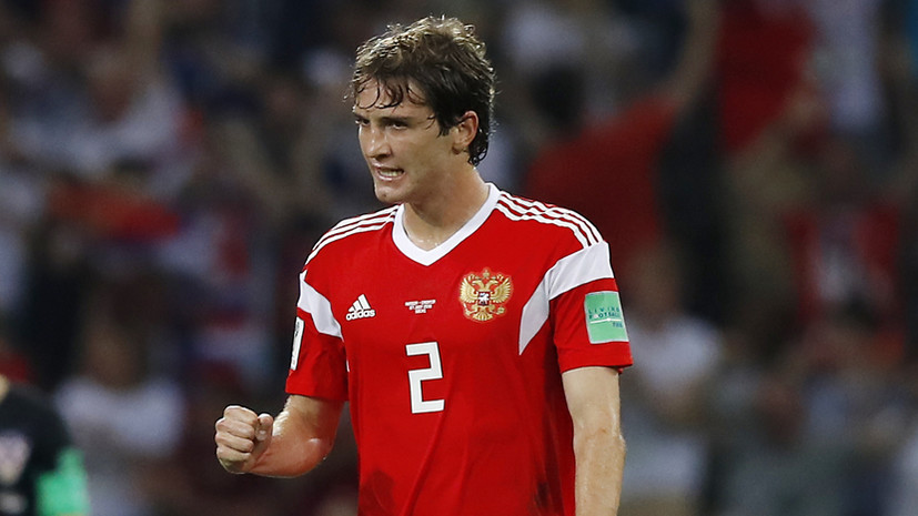 Черчесов прокомментировал решение Фернандеса завершить карьеру в сборной России