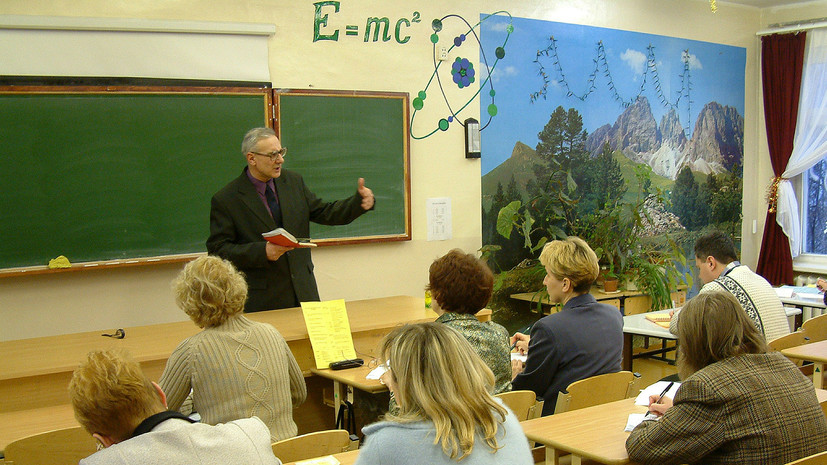 Проректор Финансового университета рассказал о новой системе оплаты труда учителей