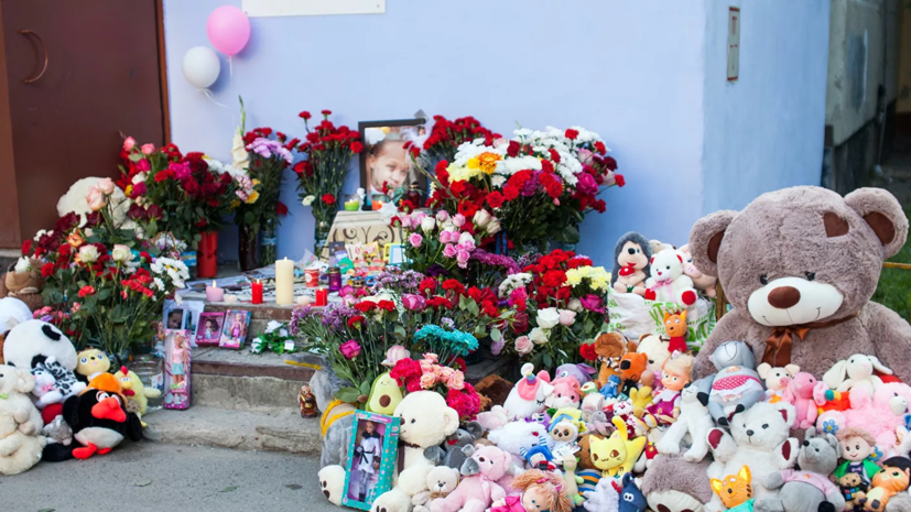 Отец и мать убитой в Тюмени девочки не явились в суд по делу о лишении родительских прав