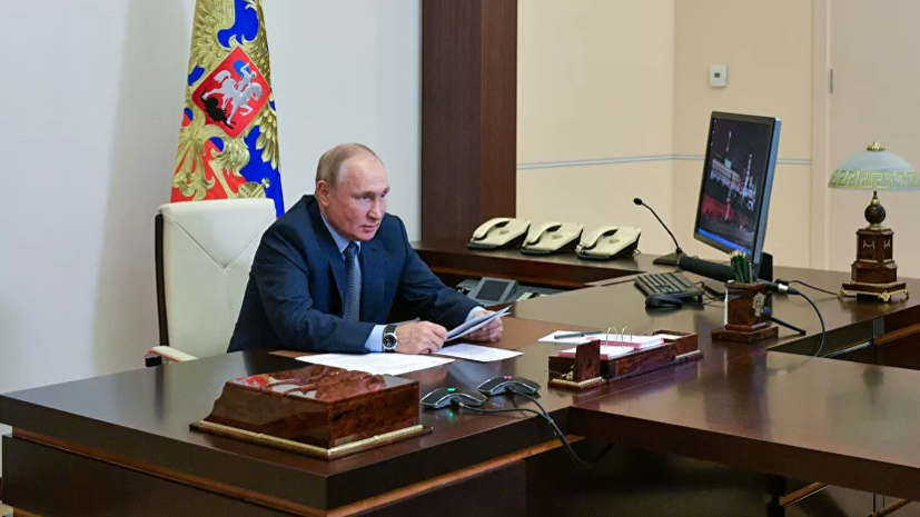 Путин заявил о важности повышения уровня доходов преподавателей