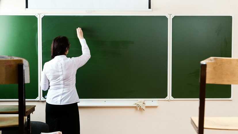 Нечаев рассказал о жалобах учителей в связи с чрезмерной отчётностью