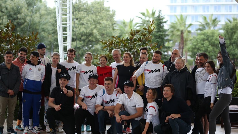 Поздняков: очень рад, что наши спортсмены поддержали Мазепина на домашнем Гран-при