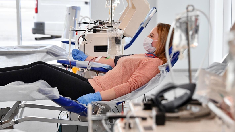 В Москве выделили около 700 млн рублей на заготовку плазмы для больных COVID-19