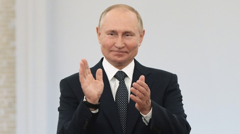 Путин вышел с двухнедельной самоизоляции