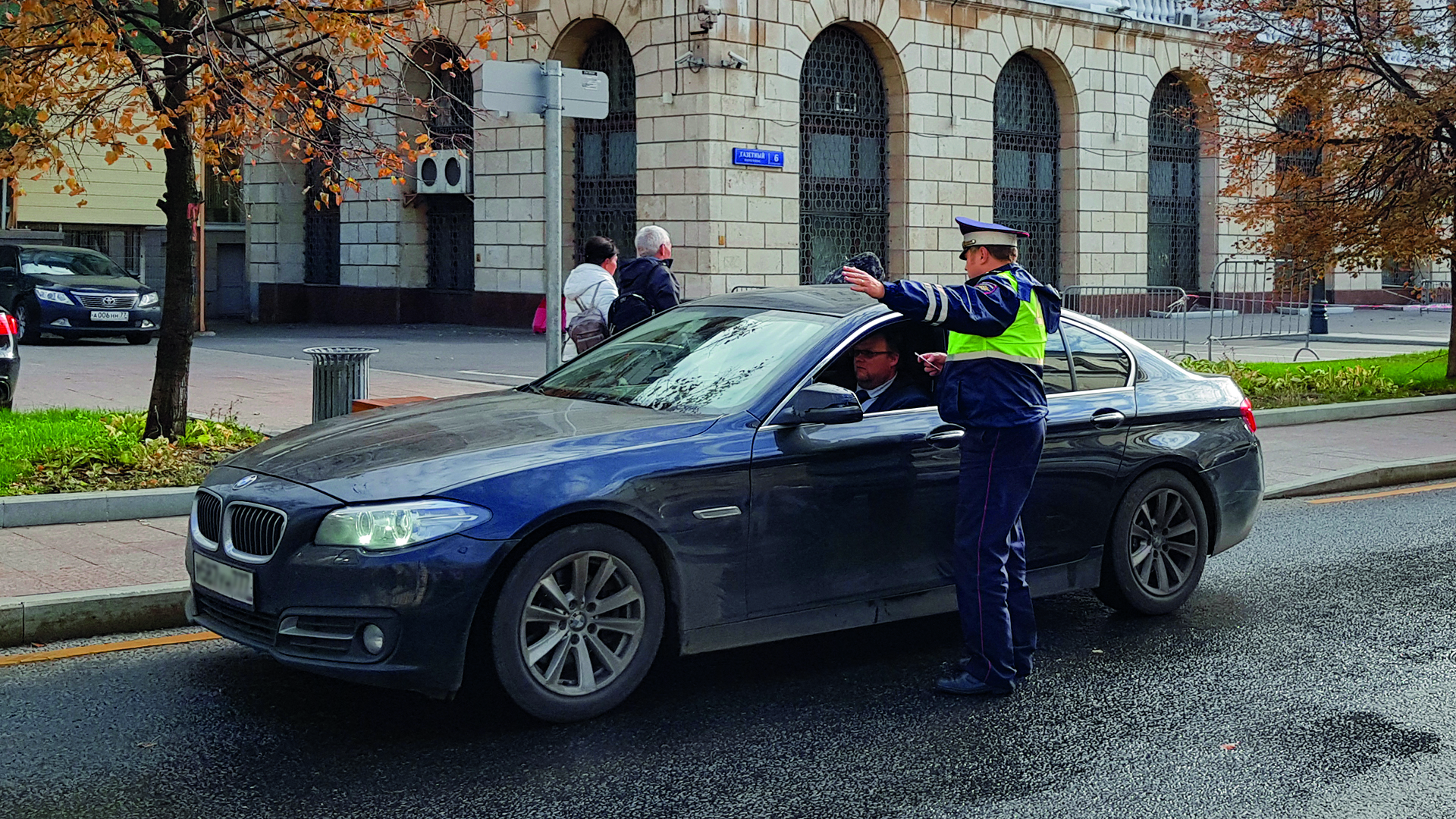 Начали требовать выполнения ПДД»: эксперты прокомментировали сообщения об  ужесточении наказания за автомобильные шторки — РТ на русском