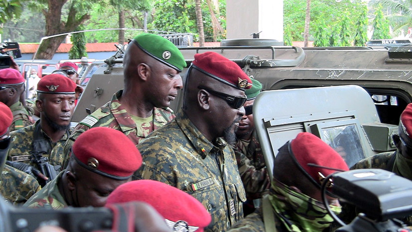 Полковник Думбуя занял пост президента Гвинеи на переходный период