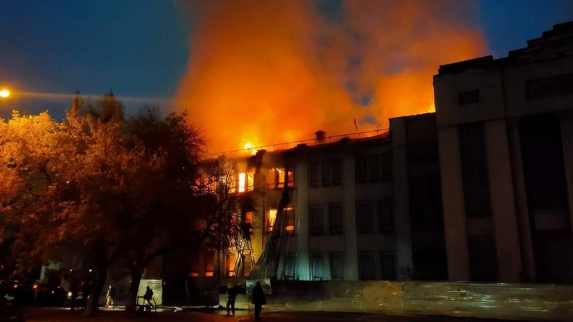 В Нижнем Новгороде загорелось здание бывшего ДК
