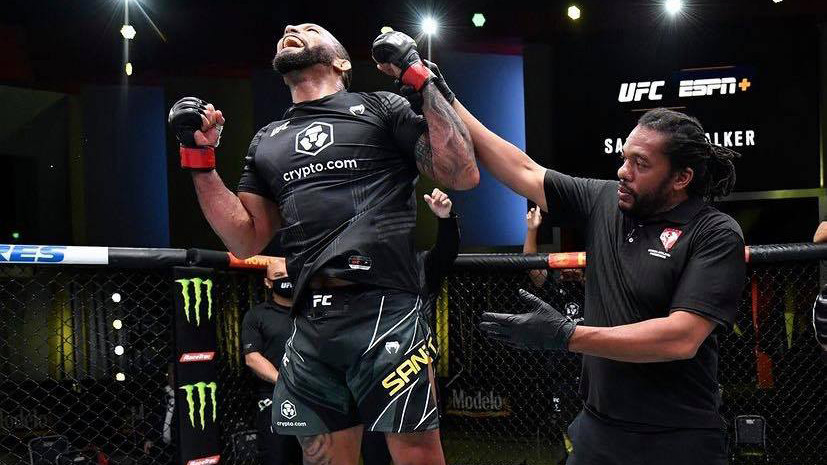 Сантос победил Уокера в главном бою турнира UFC Вегас 38