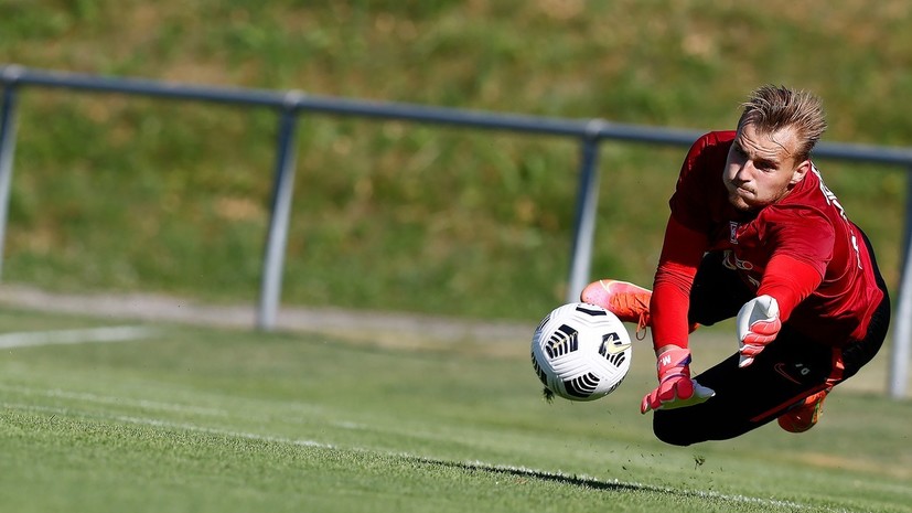 СЭ: «Спартак» ведёт переговоры с Максименко и Умяровым о продлении контрактов