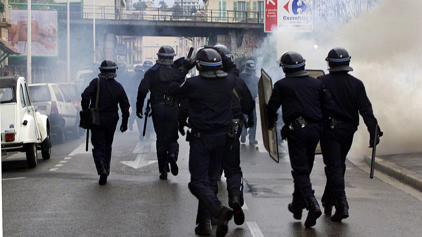 Nice-Matin: полиция применила слезоточивый газ во время акции протеста в Ницце