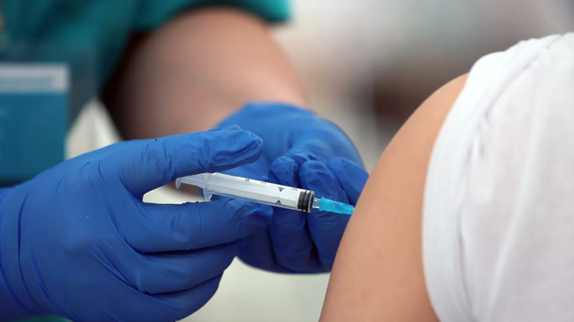 На Алтае ввели обязательную вакцинацию от COVID-19 для работников промышленности
