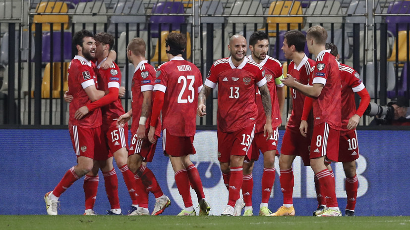 Россия обыгрывает Словению после первого тайма матча отбора ЧМ-2022