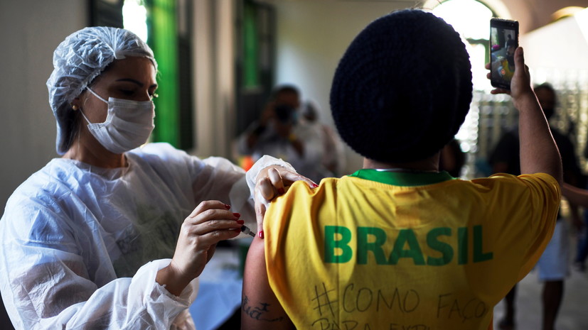 Минздрав Бразилии сообщил о вакцинации от коронавируса более 100 млн граждан