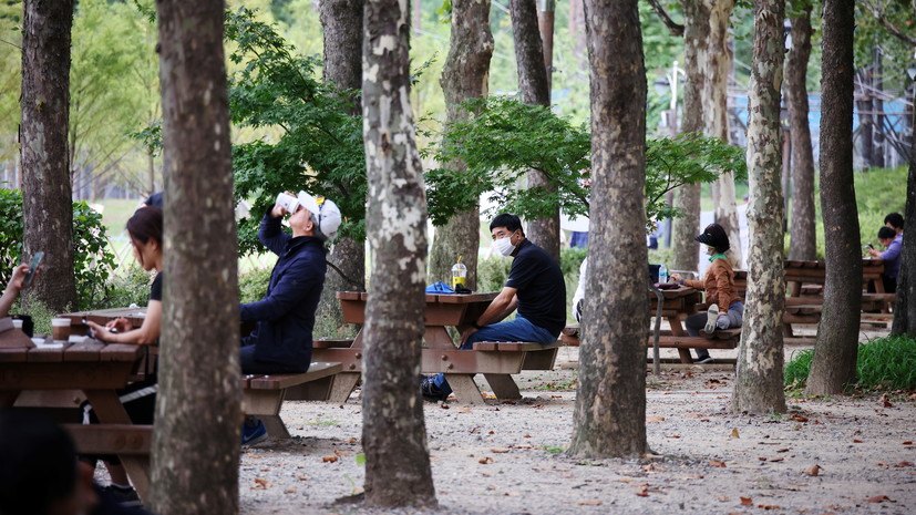 Южная Корея продлила правила социального дистанцирования на две недели