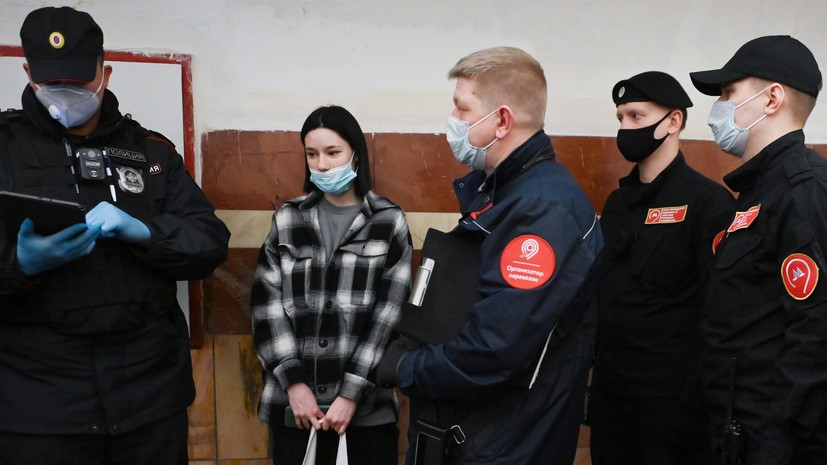 В московском транспорте контролёры оформляют нарушения за спущенную маску