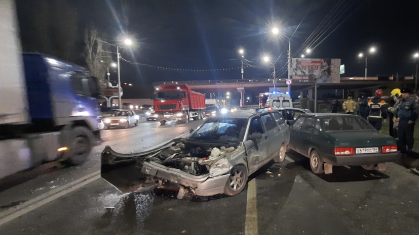 В Саратове в ДТП с девятью машинами пострадали пять человек