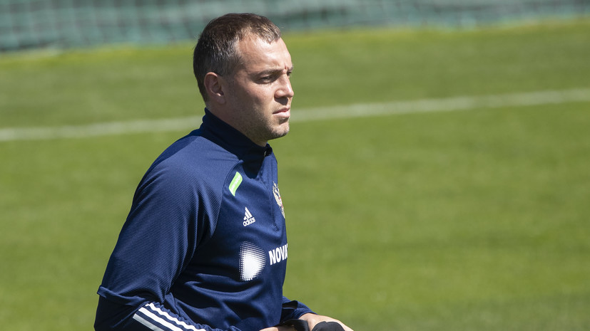 Мостовой заявил, что Дзюба не является лучшим форвардом России на данный момент