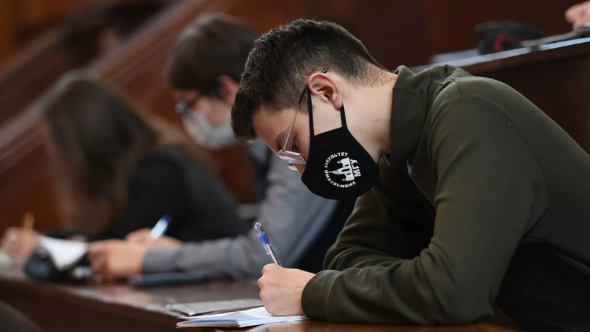 В Минобрнауки прокомментировали ситуацию с обучением студентов в нерабочие дни