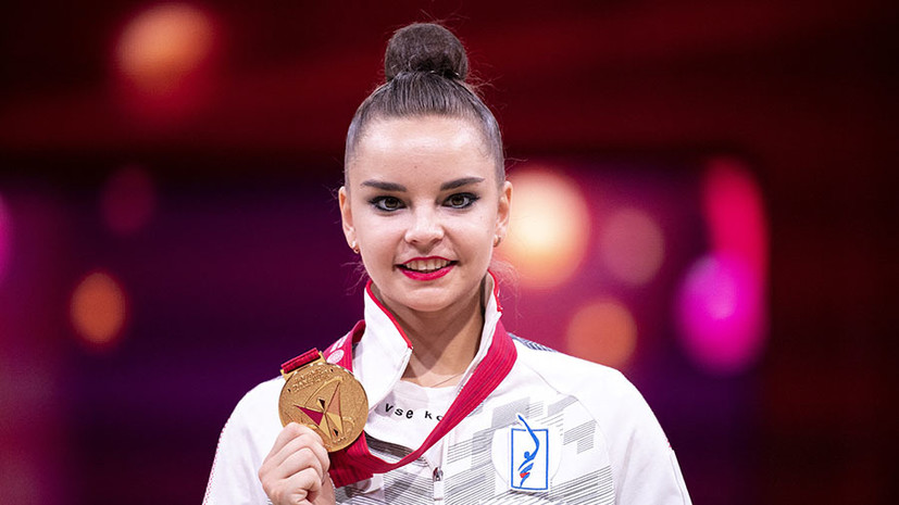 Золотое начало: Дина Аверина одержала две победы в первый день ЧМ по художественной гимнастике