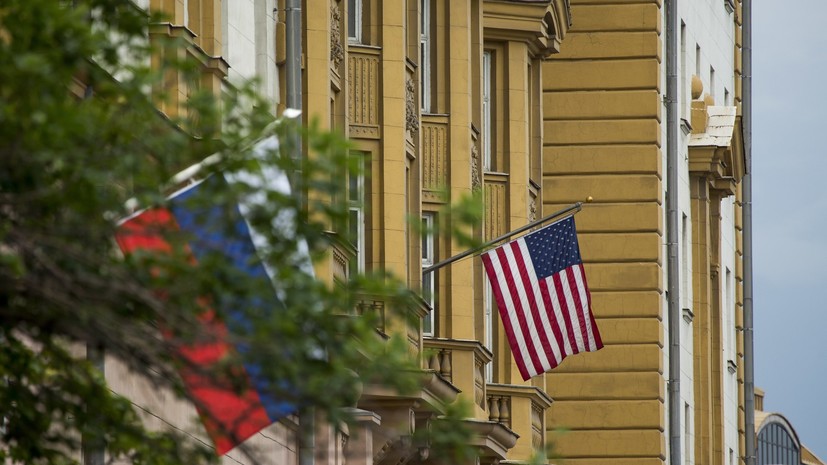 Рябков призвал США прислать сотрудников в Москву для нормализации выдачи виз