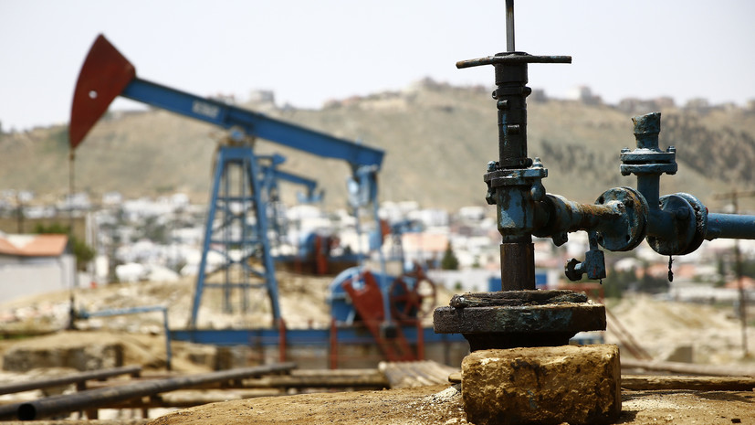 Без лишней спешки: страны ОПЕК+ договорились увеличить добычу нефти в декабре на 400 тыс. баррелей в сутки