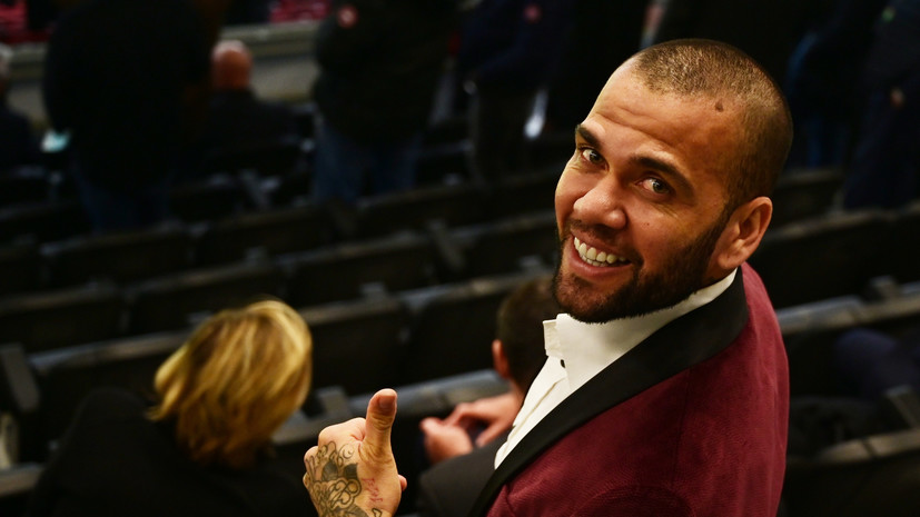 СМИ: Дани Алвес возвращается в «Барселону»