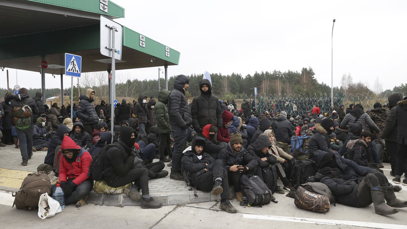 Sputnik Беларусь: мигранты начали разбивать палатки на КПП у границы с Польшей