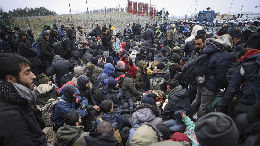 Погранкомитет Белоруссии: более 2 тысяч беженцев находятся в КПП на границе с Польшей