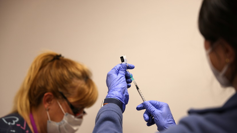 Гинцбург порекомендовал переболевшим COVID-19 вакцинироваться «Спутником Лайт»