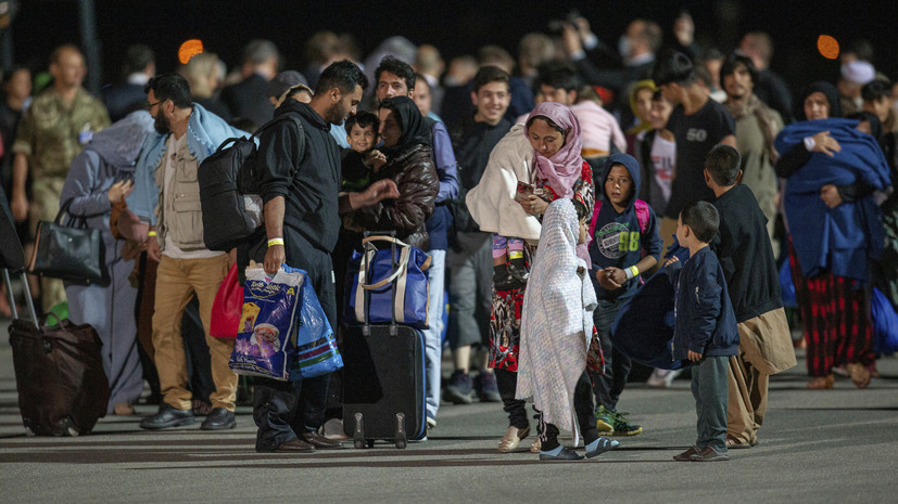 Песков рассказал, что из Афганистана эвакуируют желающих покинуть страну граждан