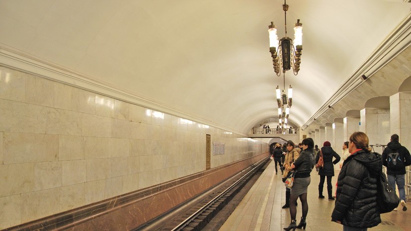На Арбатско-Покровской линии метро Москвы останавливали движение из-за человека на путях