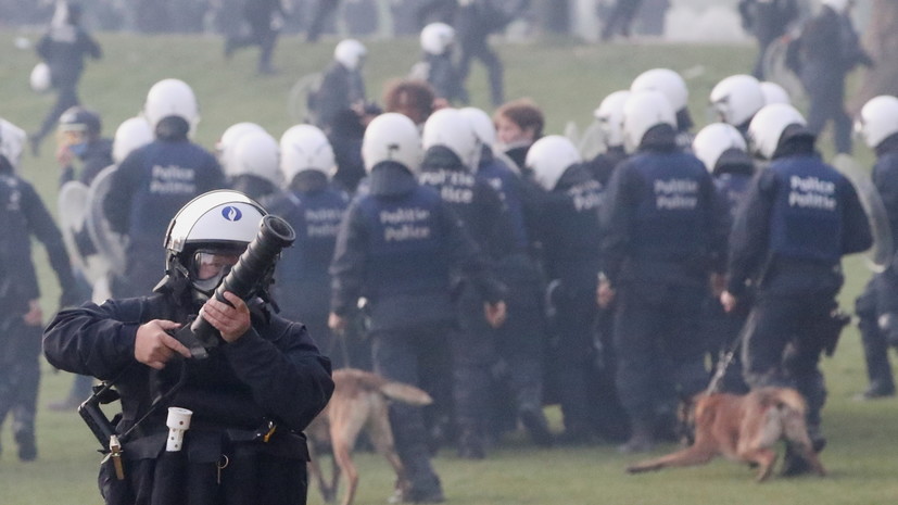 Полиция Брюсселя применила слезоточивый газ против участников протестной акции