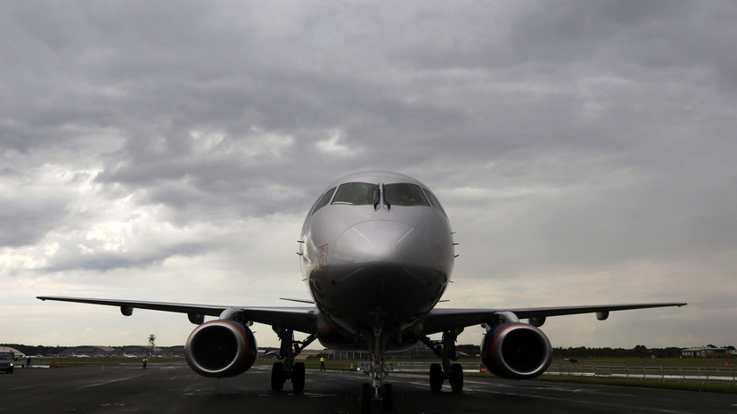 Самолёт Sukhoi Superjet выкатился за пределы ВПП в аэропорту Норильска