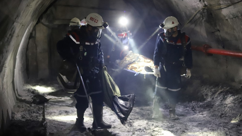 МЧС: в шахте в Кемеровской области после задымления остаются 48 человек