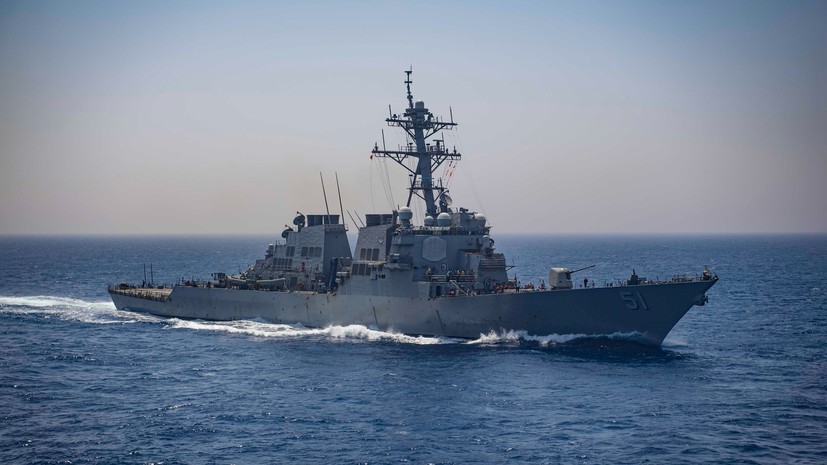 Ракетный эсминец ВМС США направляется в Чёрное море
