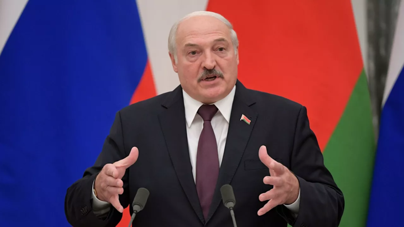 Лукашенко заявил о планах беглых оппозиционеров «вывести людей на улицу»
