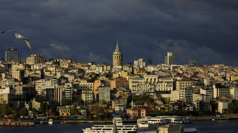 В Стамбуле в результате сильного ветра погибли четыре человека